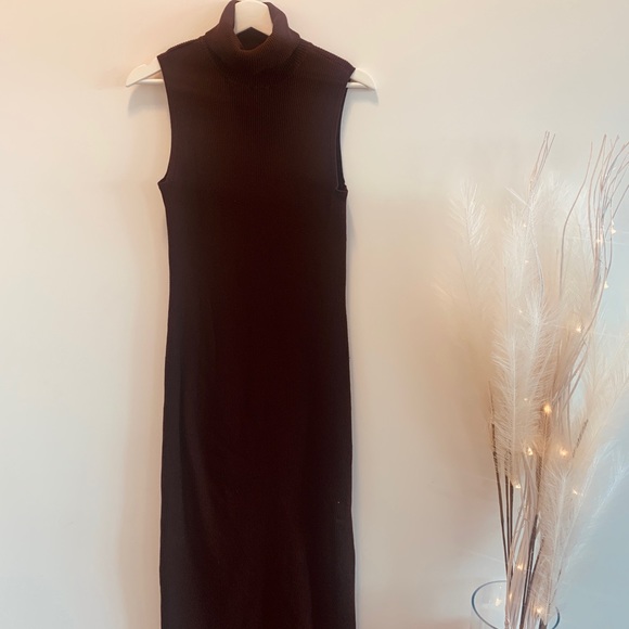 Sleeveless turtleneck ribbed dress - Picture 1 of 7